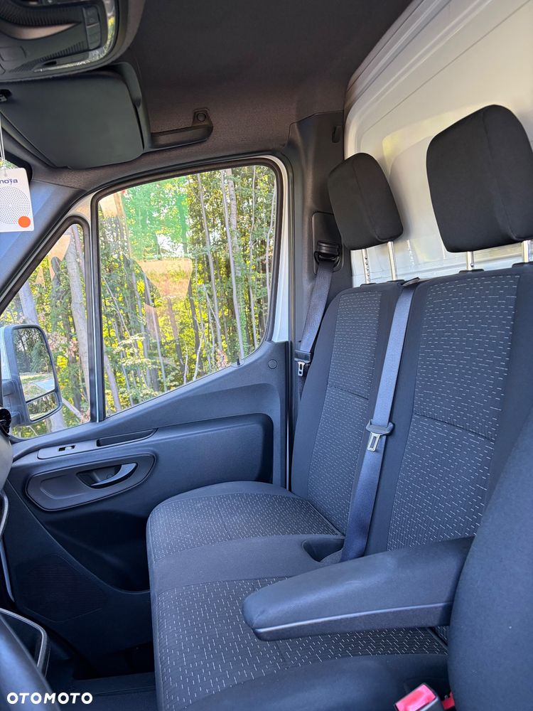 Mercedes-Benz Sprinter 319 - 19