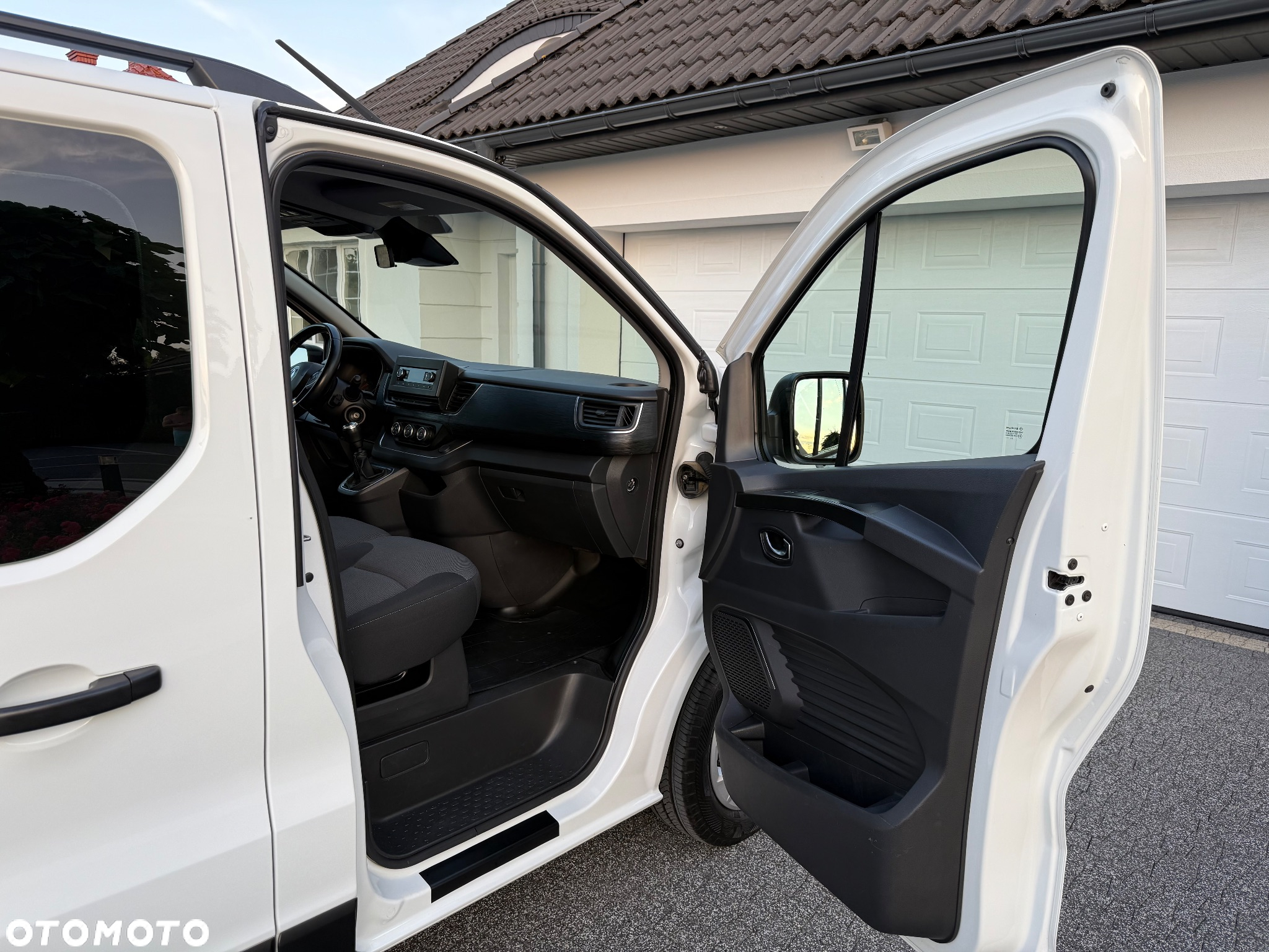 Renault Trafic 2.0 dCi L2H1 HD Extra (bryg.) - 26