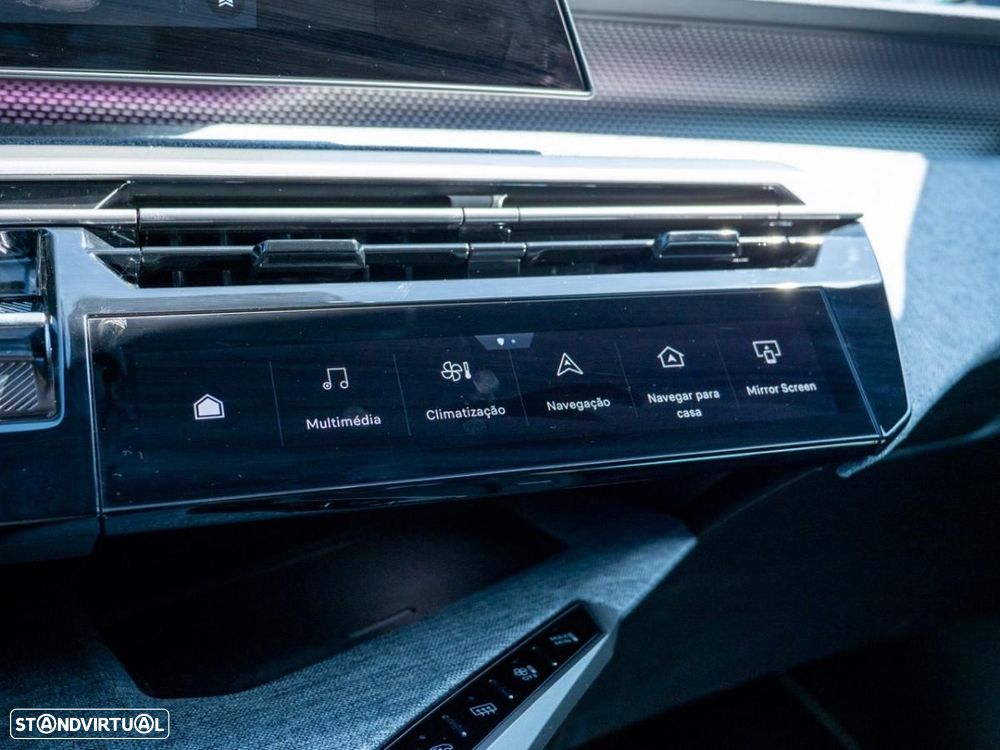 Peugeot e-3008 73 kWh GT — fotografia 33