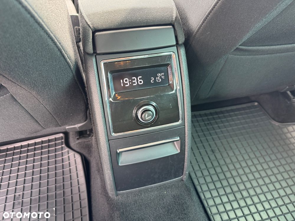 Skoda Superb 2.0 TDI Elegance - 22