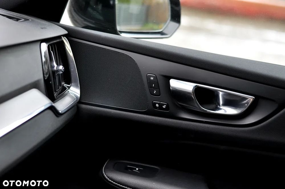 Volvo V60 T4 Geartronic R-Design - 27