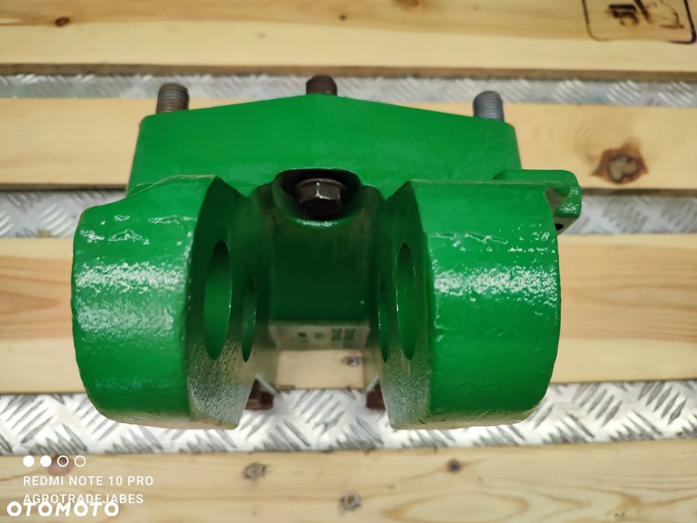 Wspornik łącznika centralnego R241963 John Deere 8235R - 3