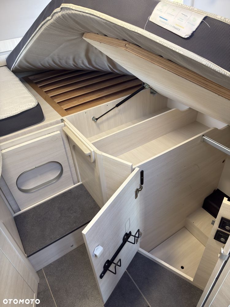 Ford Chausson 777 Titanium Premium - 25