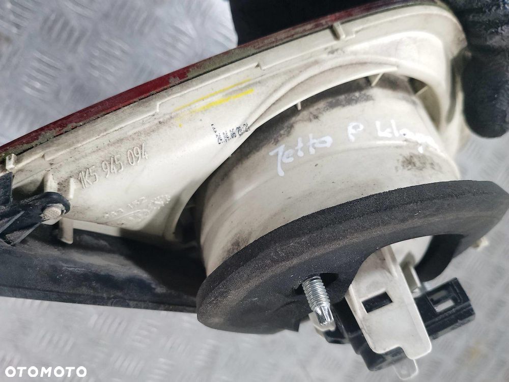 LAMPA TYLNA PRAWA W KLAPE SEDAN - 2