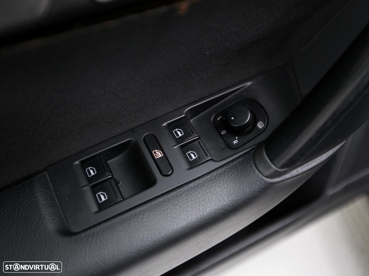 VW Passat Variant 2.0 TDi Confortline - 13