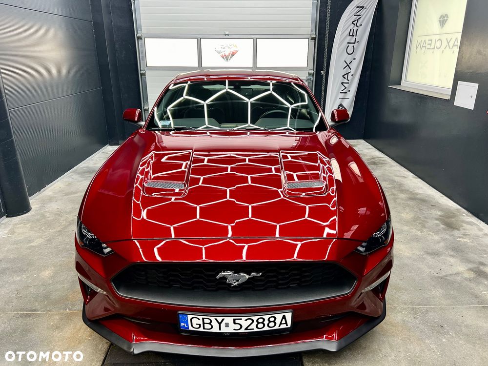 Ford Mustang - 4