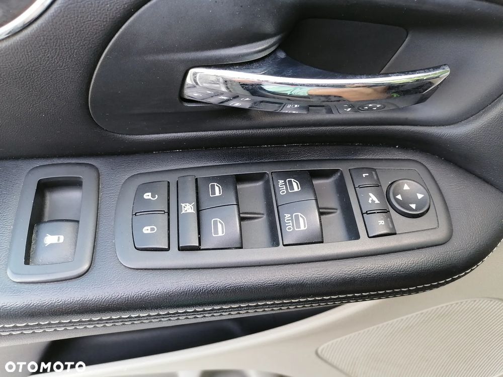 Lancia Voyager 2.8CRD Platinum - 19
