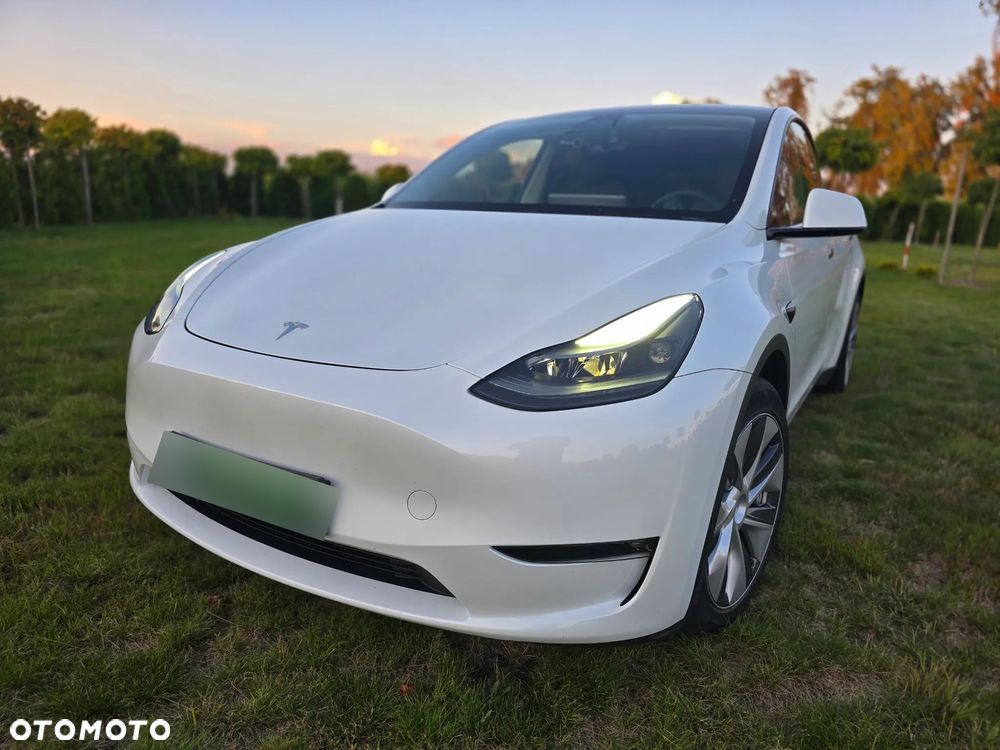 Tesla Model Y - 1