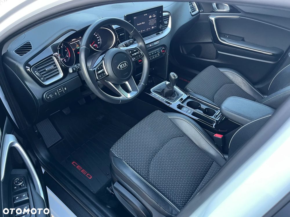 Kia Ceed 1.6 CRDi mHEV L - 5