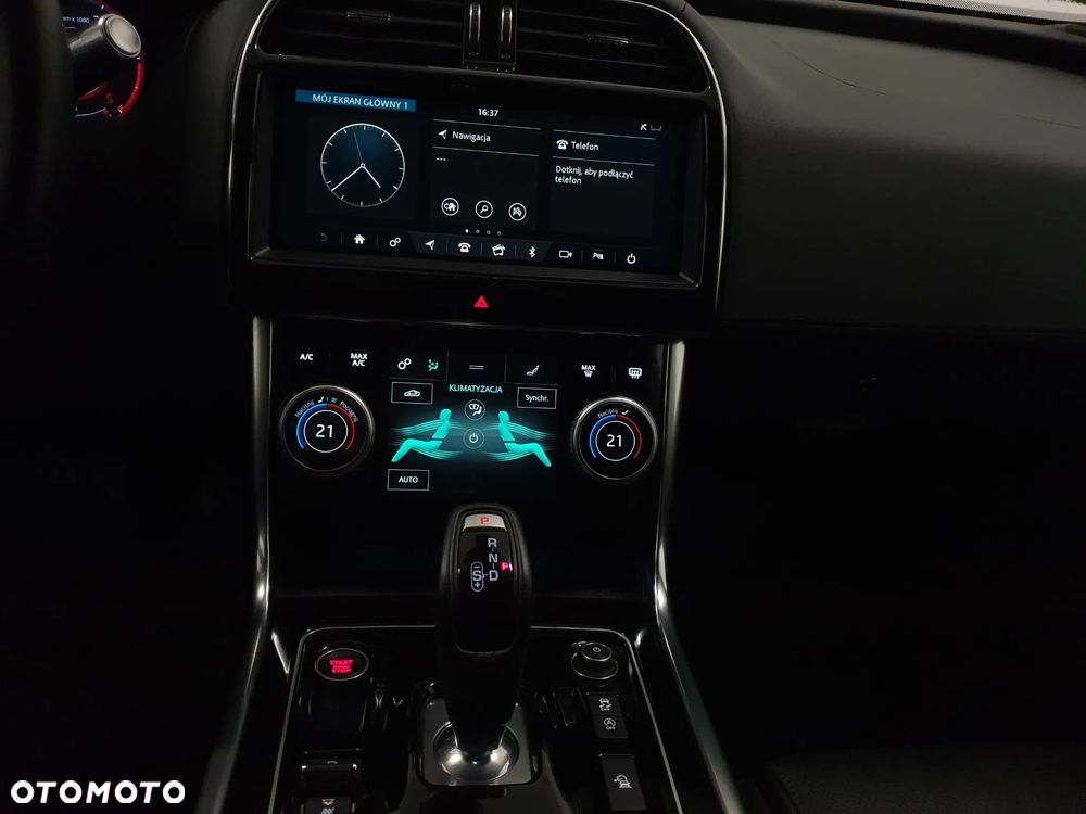 Jaguar XE 2.0 D180 SE - 22