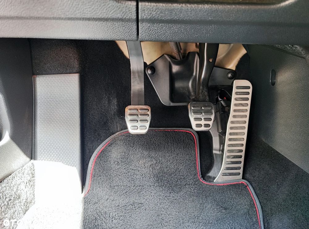 Volkswagen Scirocco 2.0 GTS (BlueMotion Technology) - 34