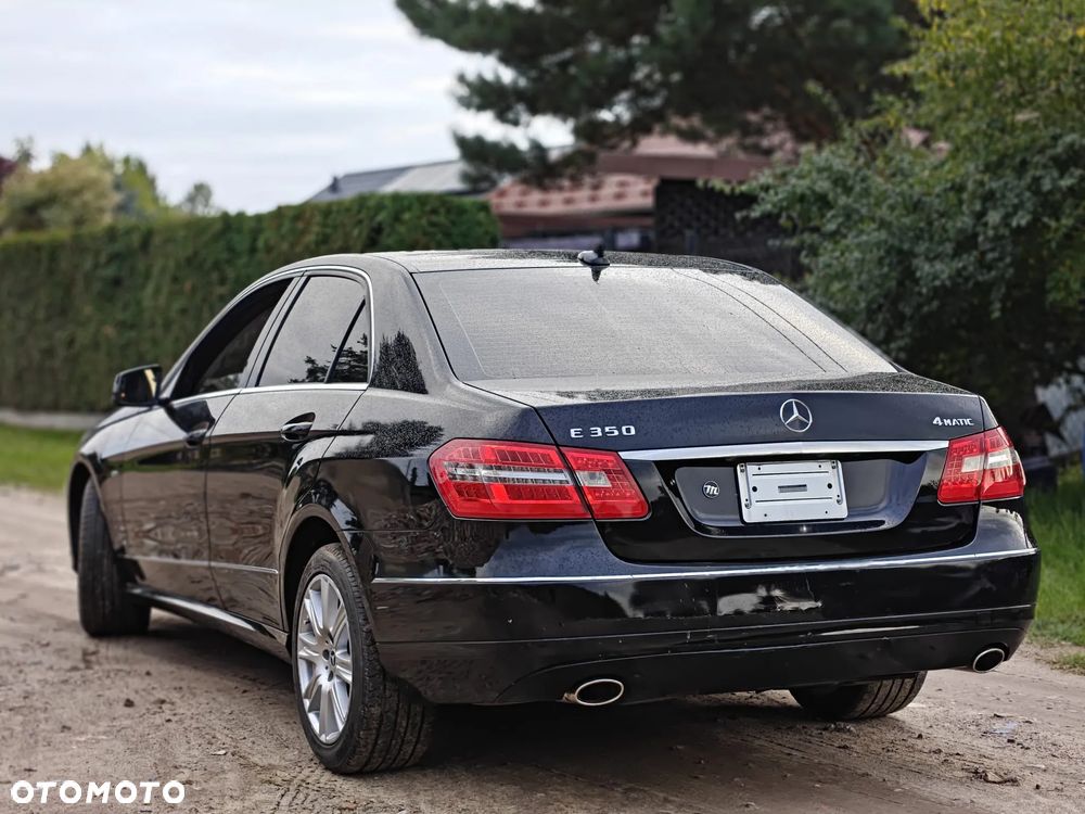 Mercedes-Benz E-Class 2012 photo 5