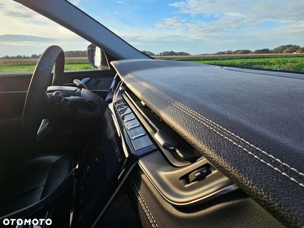 Jeep Grand Cherokee - 32