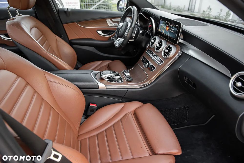 Mercedes-Benz Klasa C AMG 43 4Matic 9G-TRONIC - 32