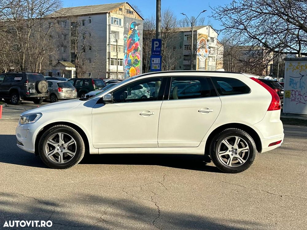 Volvo XC 60 D4 AWD Geartronic Momentum - 4