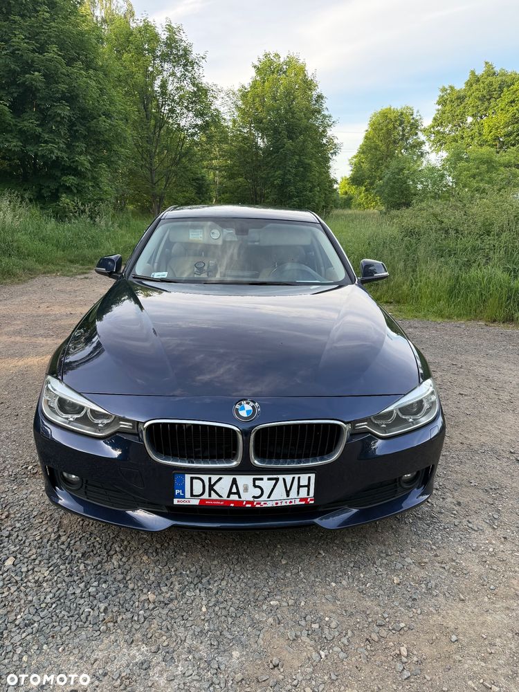 BMW Seria 3 320i Efficient Dynamics Luxury Line - 2
