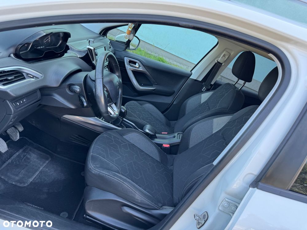 Peugeot 2008 Blue-HDi FAP 100 STOP & START Style - 17