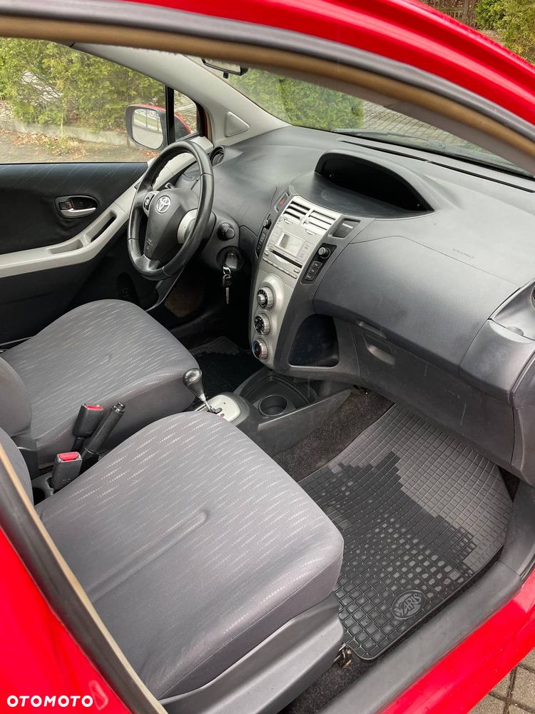 Toyota Yaris 1.3 Sol Premium MM - 12