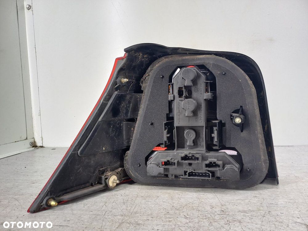 LAMPA TYLNA PRAWA VW GOLF IV 1J6945112S HATCHBACK 5 DRZWI - 3