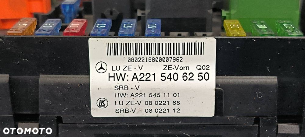 SKRZYNKA BEZPIECZNIKÓW MERCEDES - BENZ S 320 L W221 A2215406250 - 4
