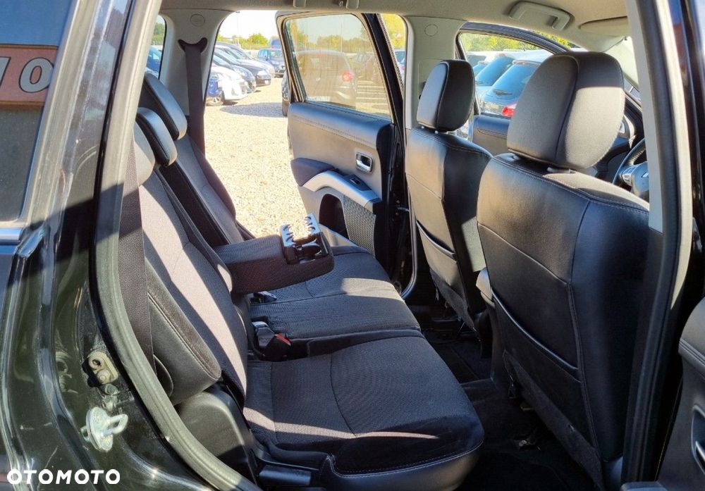 Mitsubishi Outlander - 26