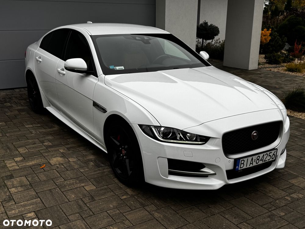 Jaguar XE 2.0 T R-Sport - 9