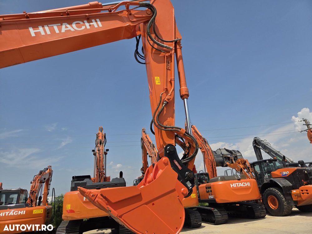 Hitachi ZX210LC-6, 23 tone, cupa NOUA 1,3mc, 2018, 7.784h, CUPLA rapida OIL QUICK, cupa ingusta, inst picon si rotire pe brate, 3 camere, lant 90% ok, consum mediu 9l/h, FULL OPTION, STARE FOARTE BUNA, posibilitate leasing 3 ani-PROMOTIE 83.900 EUR+Tva - 26