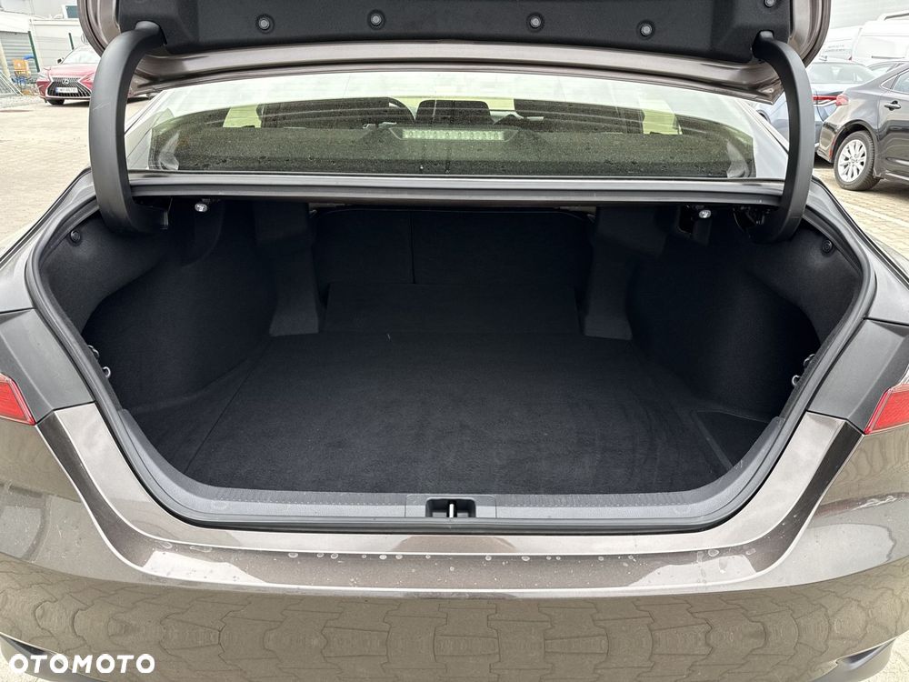 Toyota Camry 2.5 Hybrid Comfort CVT - 11