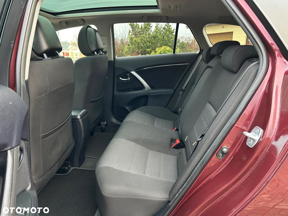 Toyota Avensis 1.8 Sol NAVI - 35