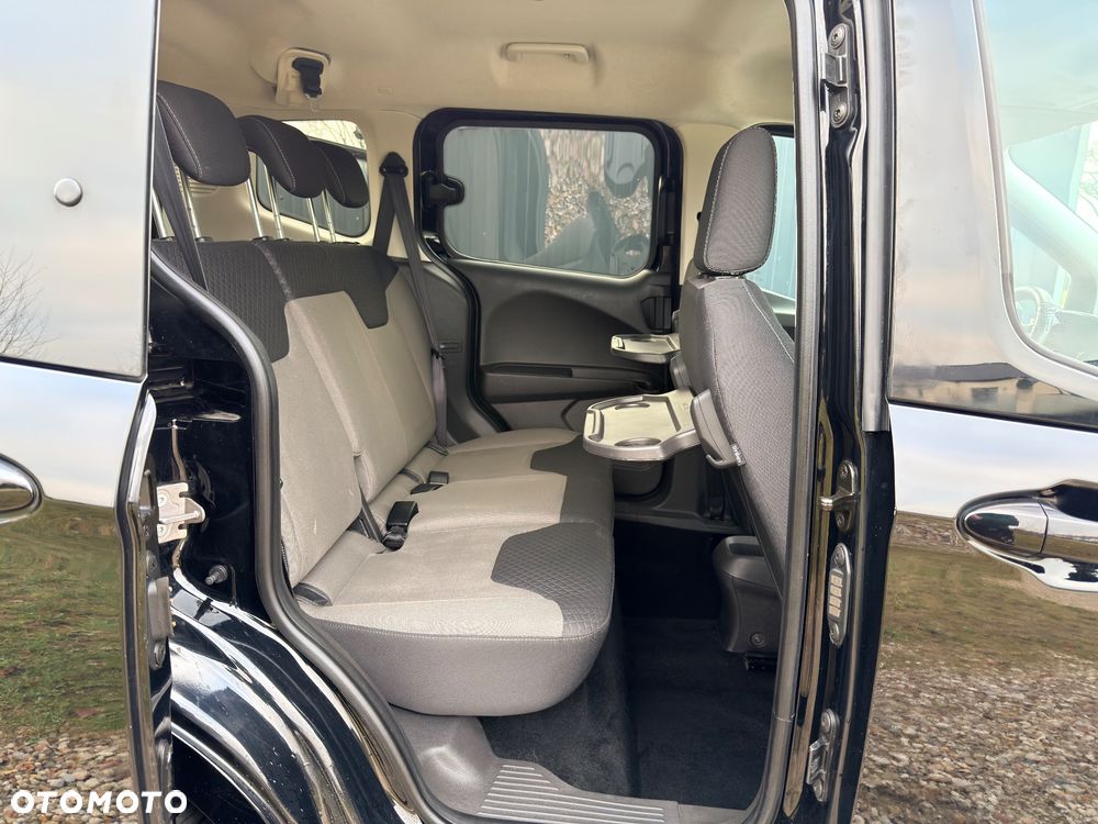 Ford Tourneo Courier 1.0 EcoBoost Titanium - 25