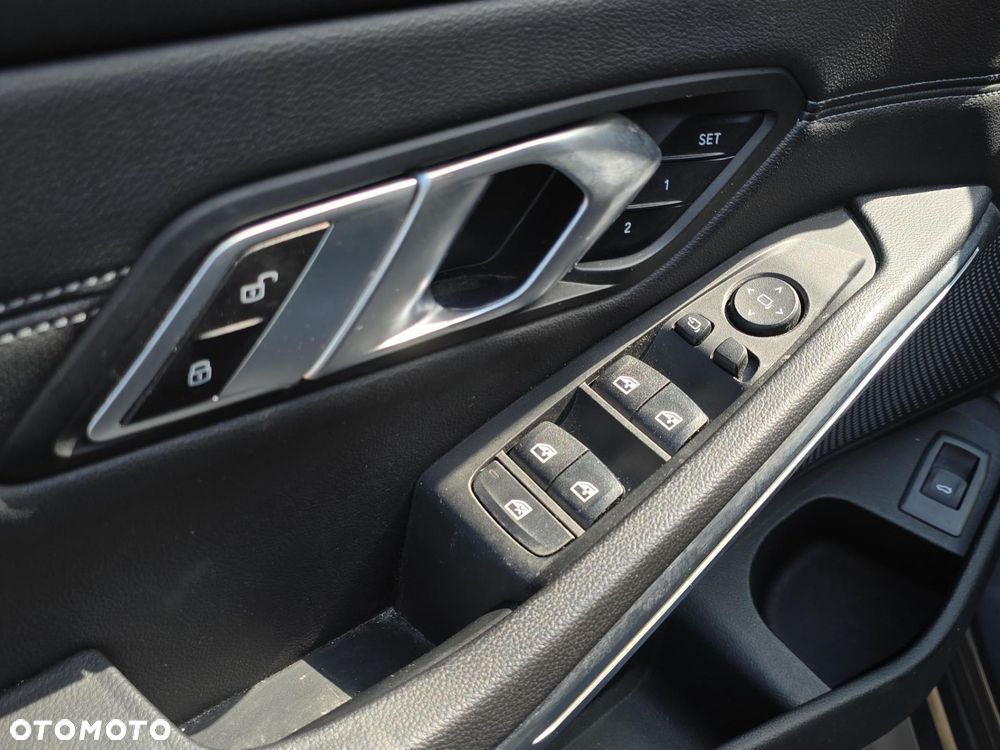 BMW Seria 3 320d Luxury Line sport - 13