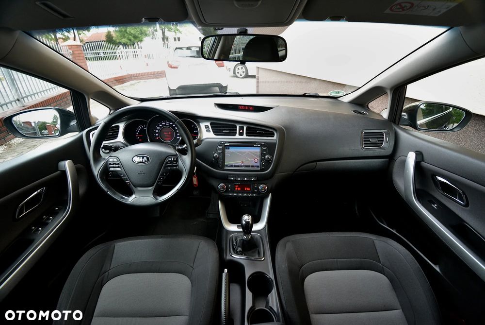 Kia Ceed 1.6 GDI Dream Team Edition - 15