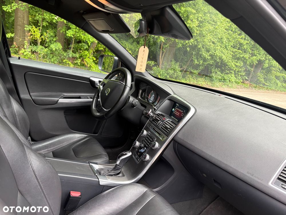 Volvo XC 60 D5 AWD Momentum - 11