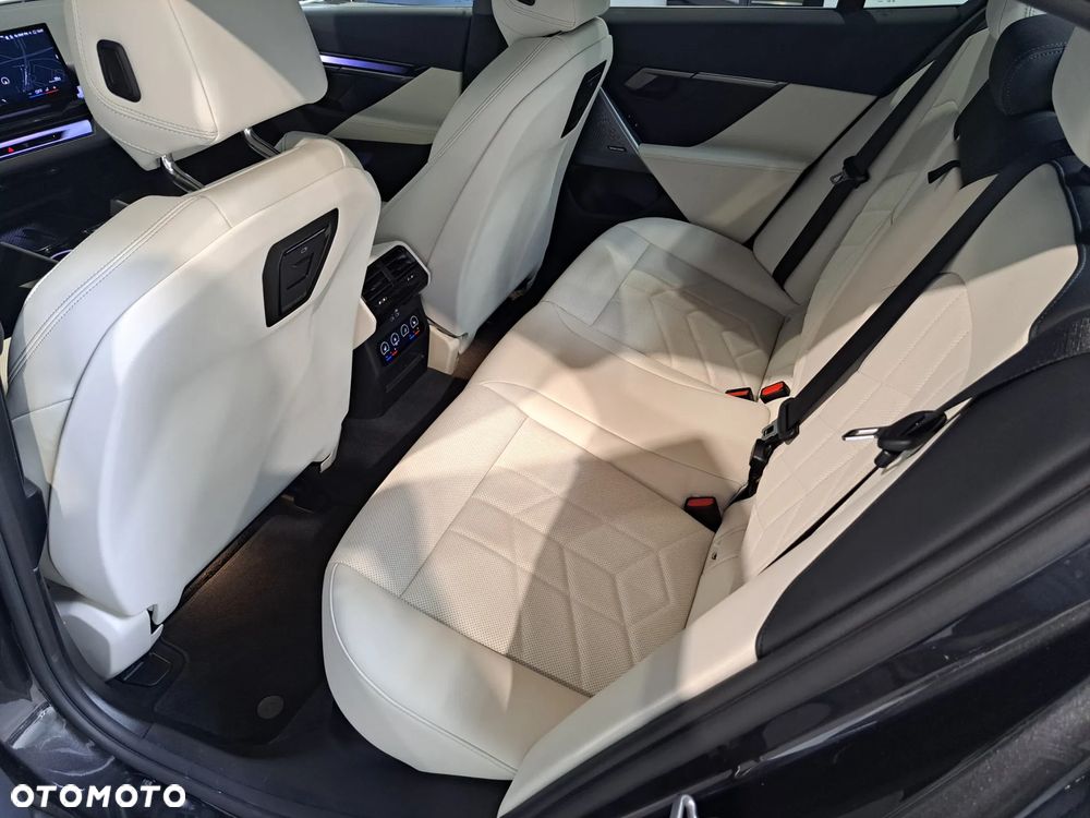 BMW Seria 5 520d xDrive mHEV - 13