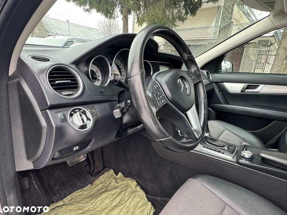 Mercedes-Benz Klasa C 220 T CDI DPF Automatik BlueEFFICIENCY Avantgarde - 21