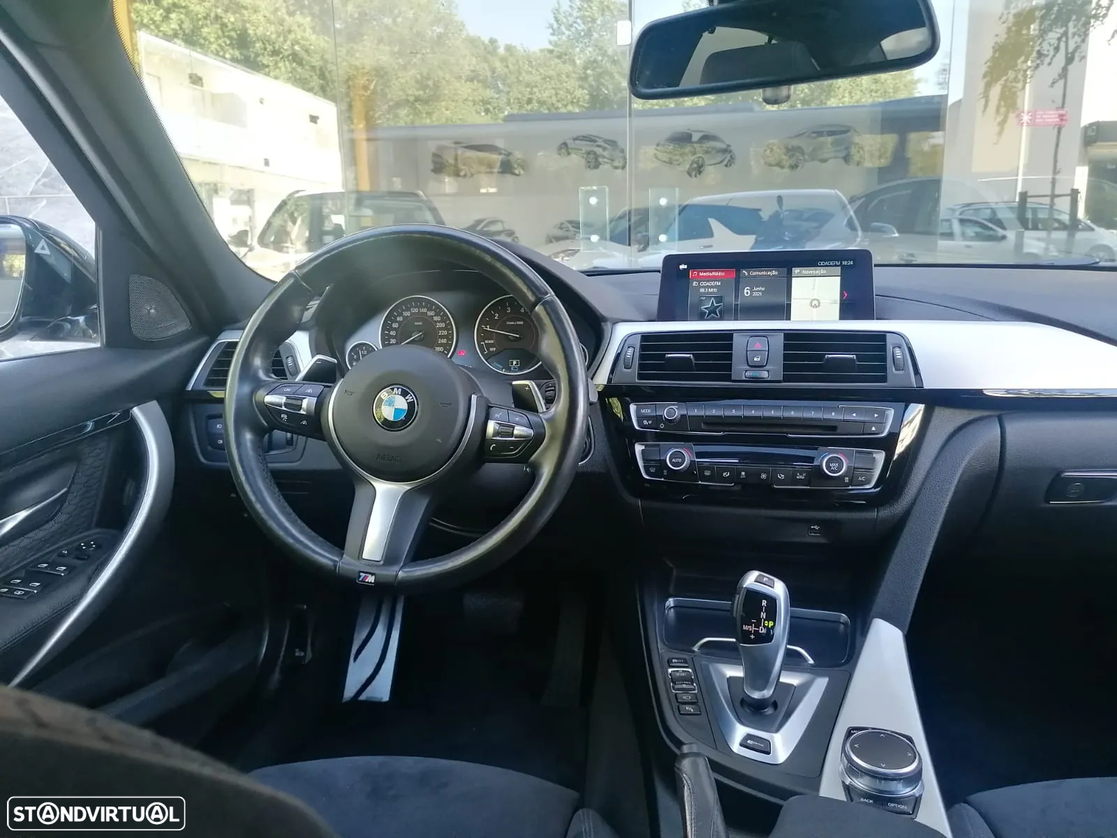 BMW 330 e iPerformance Pack M - 27