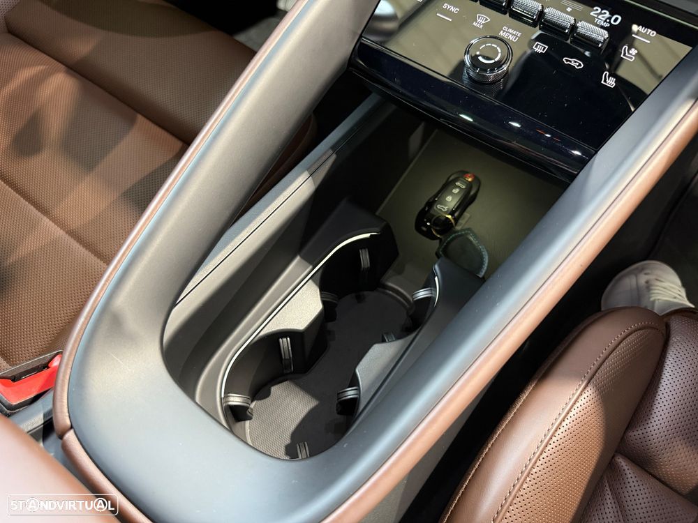 Porsche Macan Electric 4 - 57