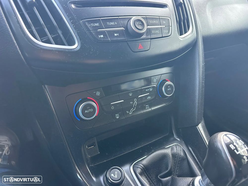 Ford Focus 1.0 SCTi Titanium - 6