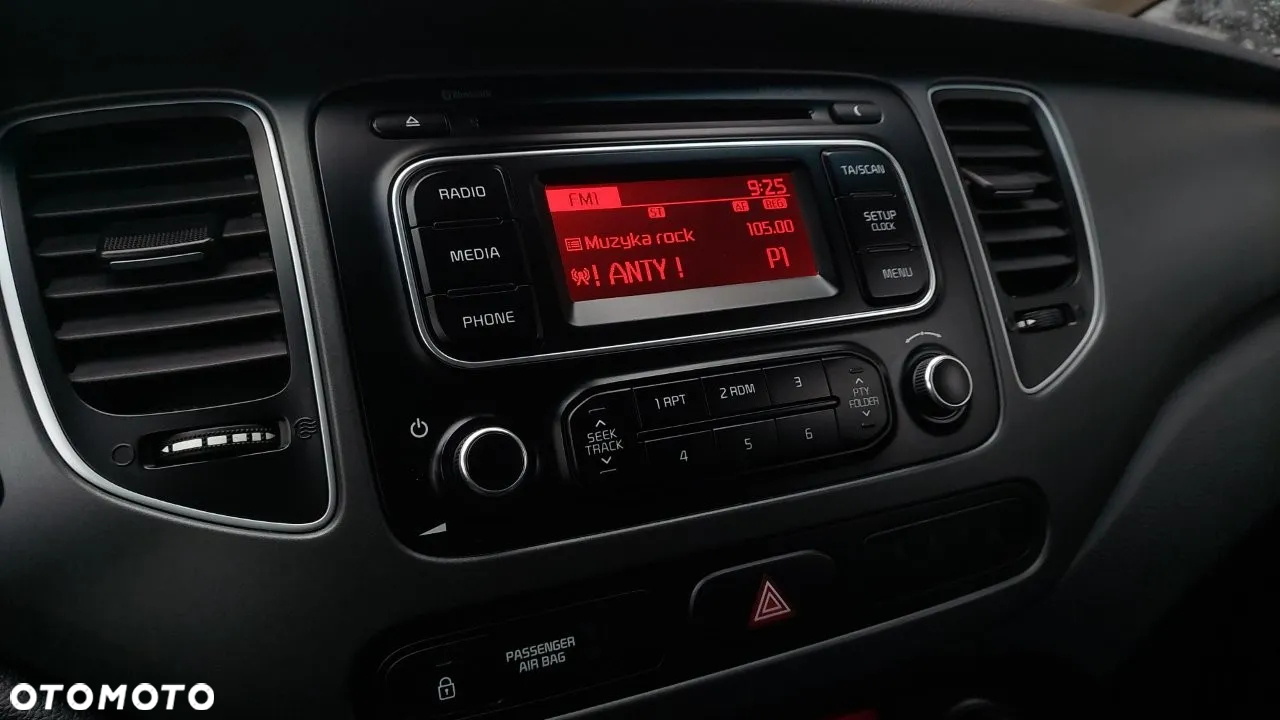 Kia Carens 1.6 GDI M - 23