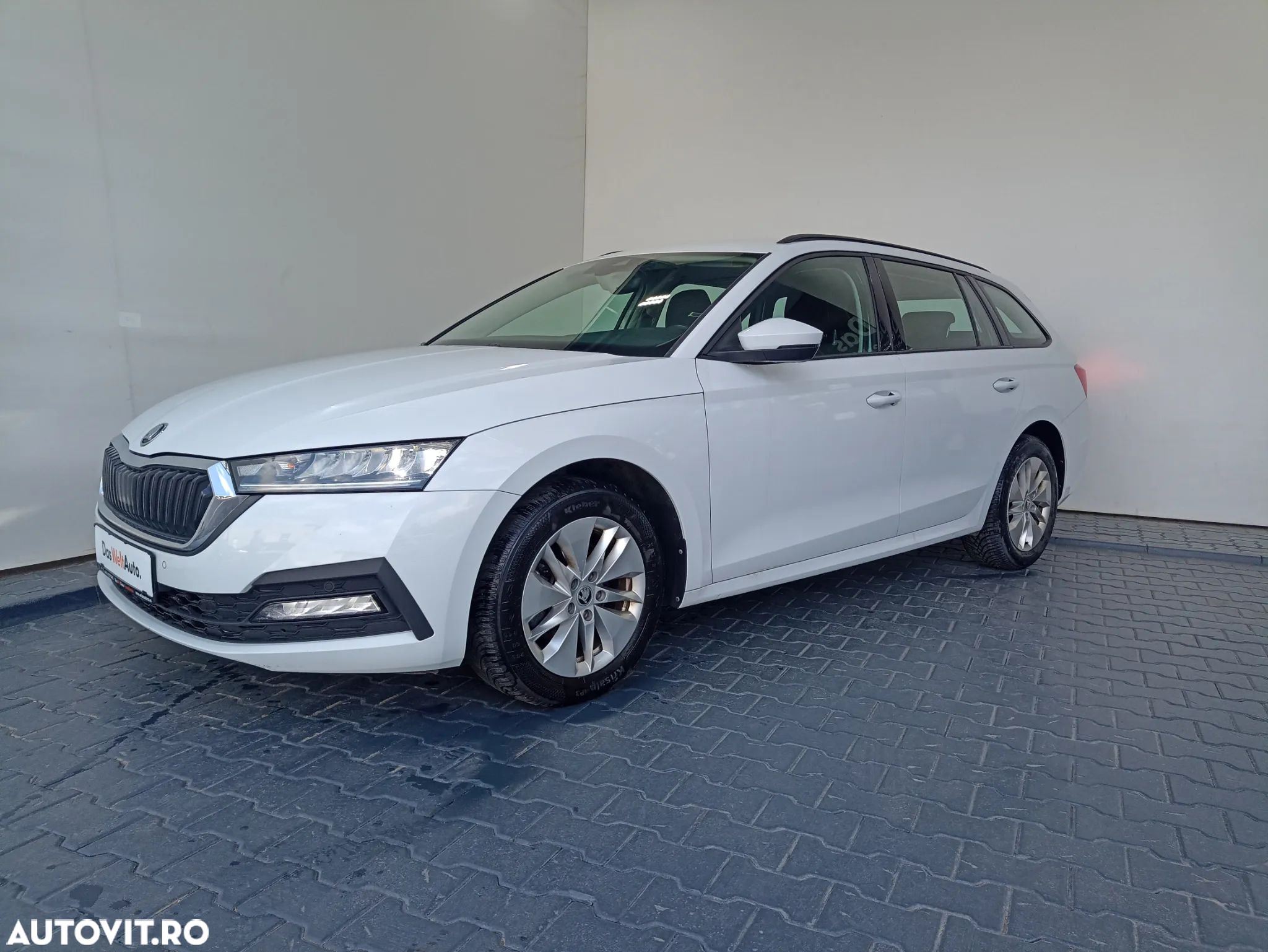 Skoda Octavia Combi 2.0 TDI DSG Ambition - 1
