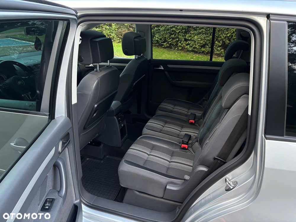 Volkswagen Touran - 8