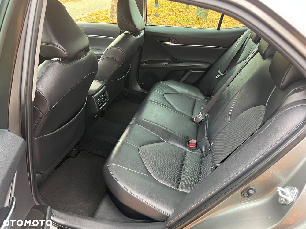 Toyota Camry 2.5 Hybrid Executive CVT - 16