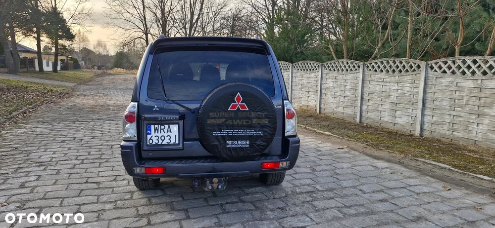 Mitsubishi Pajero - 4