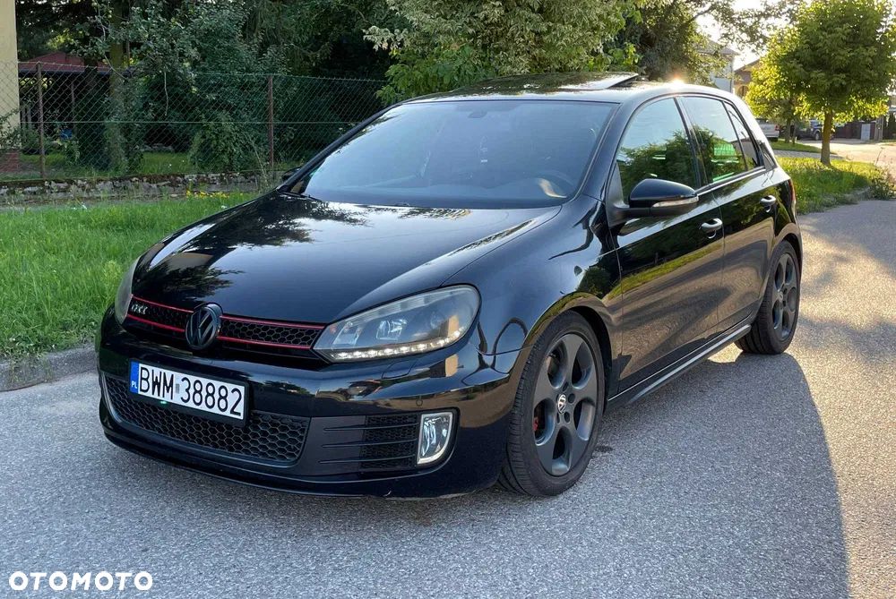 Volkswagen Golf - 1