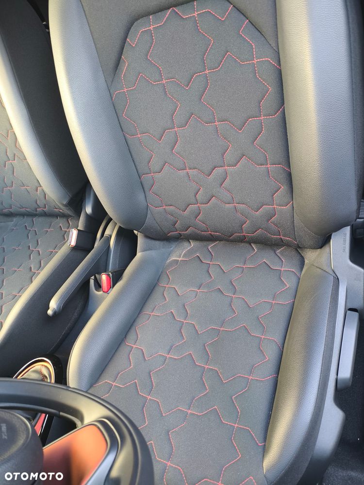 Toyota Aygo X 1.0 VVT-i JBL - 10