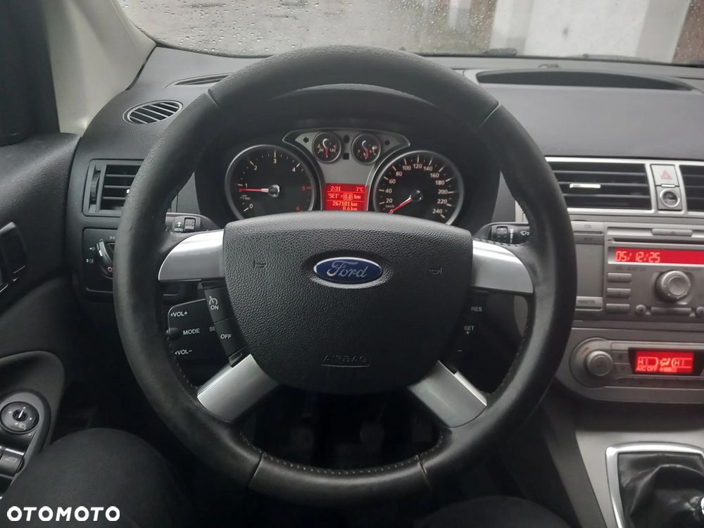 Ford Kuga 2.0 TDCi 2x4 Titanium - 8