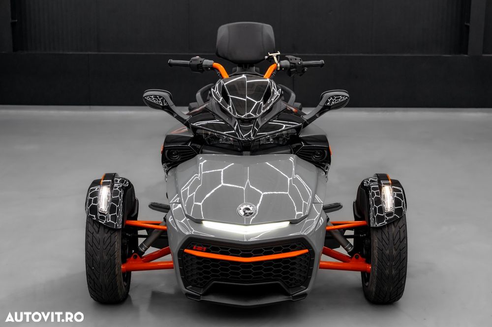 Can-Am Spyder - 12