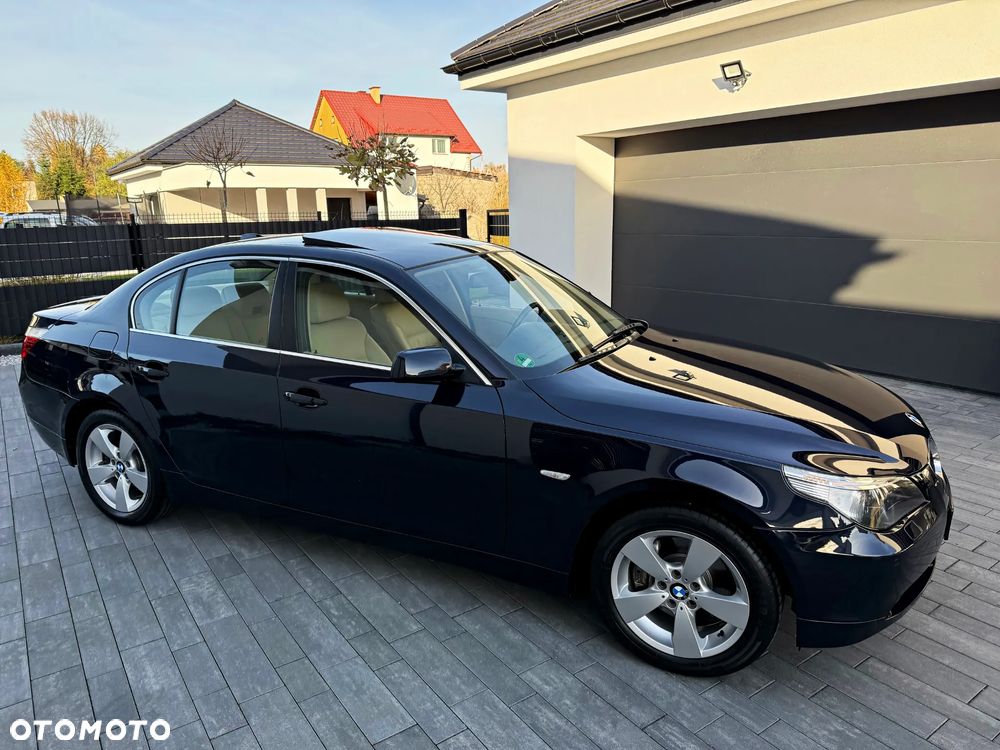 BMW Seria 5 525xi - 16