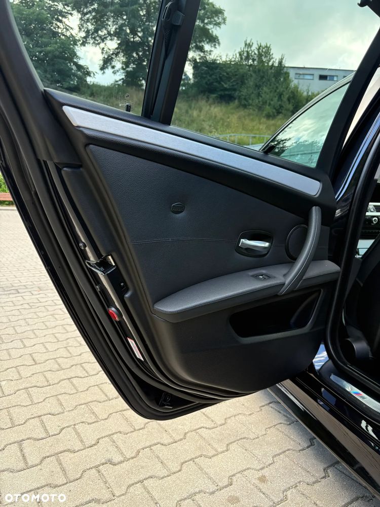BMW Seria 5 550i - 26