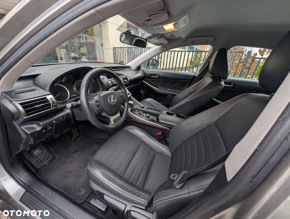 Lexus IS 300h Elite - 7